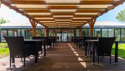 Santa Maria e Sao Miguel House | Beachfront Villa das Rosas: 4-Star Oasis with Pool & Ocean Views