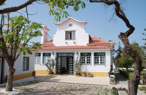 Santa Maria e Sao Miguel House | Beachfront Villa das Rosas: 4-Star Oasis with Pool & Ocean Views