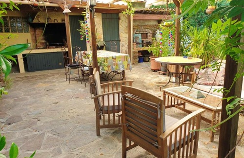 Neoules Villa | Elegant Villa with Private Pool and Garden in Neoules