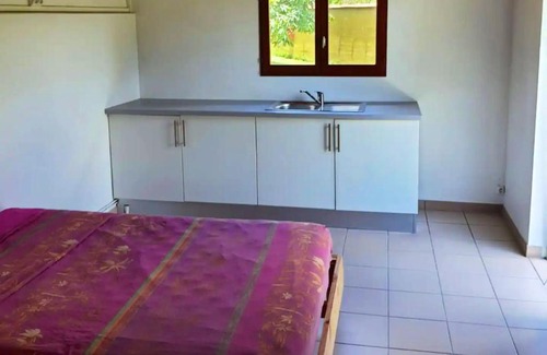 Sainte-Rose Villa | Idyllic Villa with Pool, Garden & Wifi Near the Beach