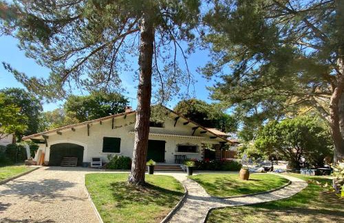 Soorts-Hossegor Villa | Charming Oceanfront Villa with Pool Near Beaches