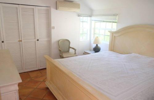 Pelican Key Villa | Seaside Villa with Pool - Family Friendly Retreat