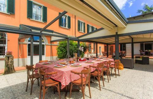 Pistoia Apartment | Villa De Fiori 14 sleeps by Tuscanhouses