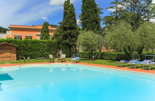 Pistoia Apartment | Villa De Fiori 14 sleeps by Tuscanhouses