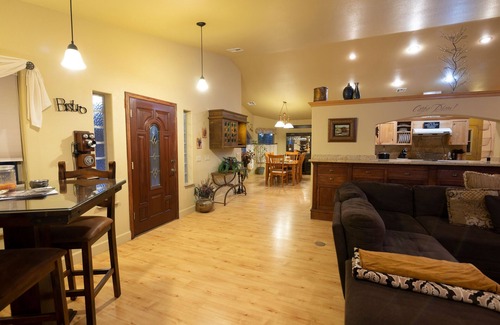 Pahrump House | Villa de Florenza: Poolside Sanctuary with Hot Tub & Ocean Views