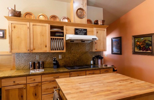 Pahrump House | Villa de Florenza: Poolside Sanctuary with Hot Tub & Ocean Views
