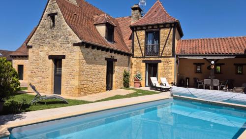 Marcillac-Saint-Quentin Apartment | Villa de charme Le Clos avec piscine chauffée