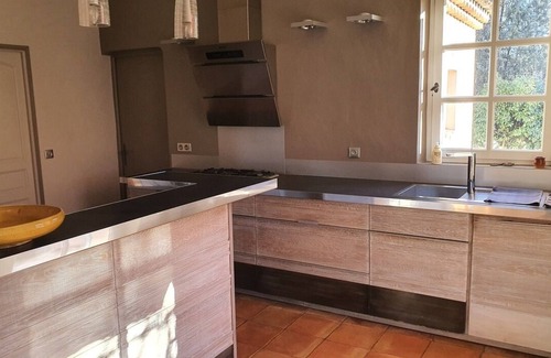 Croagnes House | Villa de Charme: Perfect Getaway with Pool & Garden