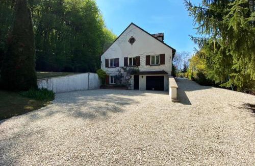 Trigueres House | Inviting Country Villa Near Paris with Family-Friendly Amenities