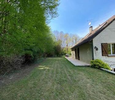Trigueres House | Inviting Country Villa Near Paris with Family-Friendly Amenities