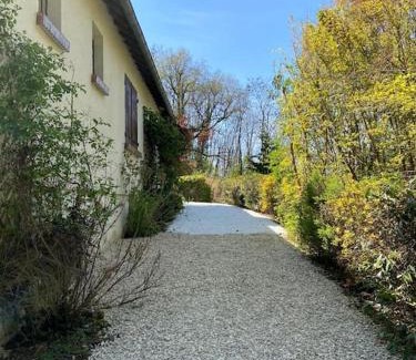 Trigueres House | Inviting Country Villa Near Paris with Family-Friendly Amenities