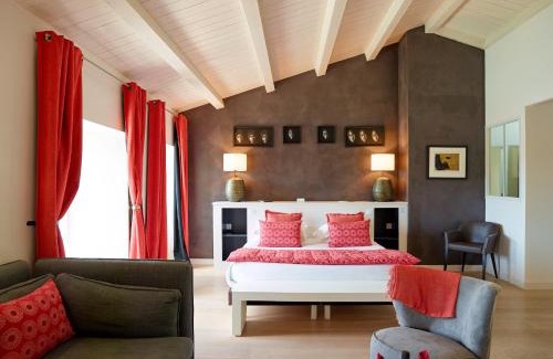 Saint-Martin-de-Re Hotel | Villa de L'Eclusier: Oceanfront Retreat with Pool & Hot Tub