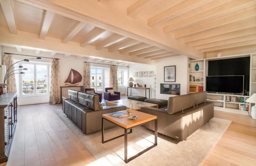 Saint-Martin-de-Re Hotel | Villa de L'Eclusier: Oceanfront Retreat with Pool & Hot Tub