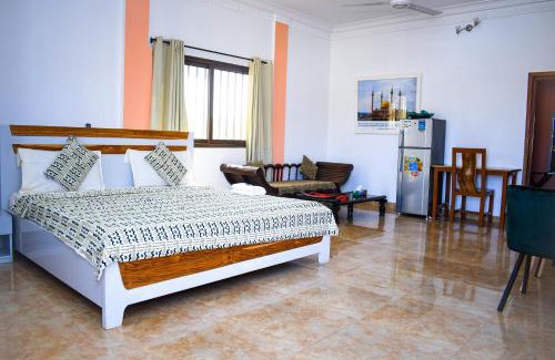 Ouagadougou House | Villa de l'Intégration: Relax by the Pool, Family Friendly