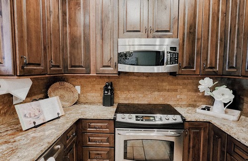 Oro Valley Condo | Villa de Lamour™: Guest Rated 10/10 with Ocean Views