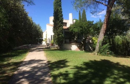 Mentrida Villa | Explore Villa de los Huertos Perdidos: Pet-Friendly Retreat