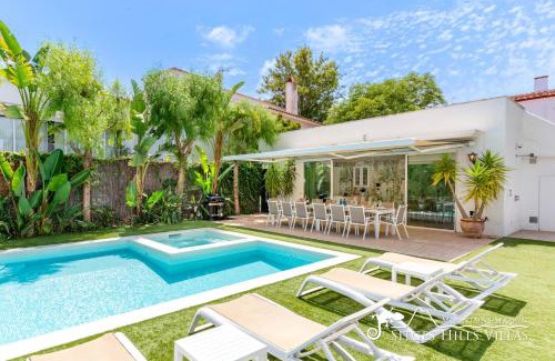 Sitges Villa | Villa De Los Leones in heart of Sitges by Beach and Town with A/C and Games