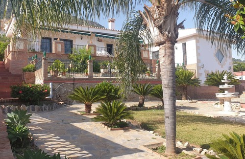 Alhaurin de la Torre Villa | Exclusive Villa DE Lujo with Pool for Family Getaways