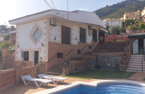 Alhaurin de la Torre Villa | Exclusive Villa DE Lujo with Pool for Family Getaways