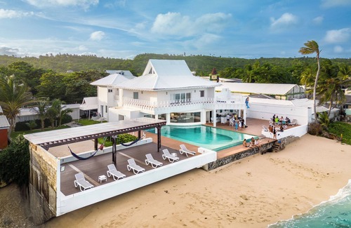 San Andres Villa | Beachfront Villa de Lujo with Pool and Ocean Views