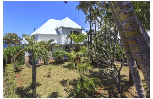Petite-Ile Villa | Elegant Villa de Luxe: Pool, Oceanfront & Family-Friendly