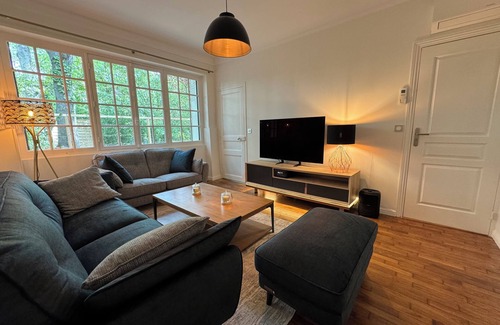 Versailles Villa | Elegant Villa with Terrace, Perfect for Exploring Paris!