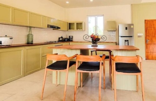 Kampot Villa | Exclusive 5-Bedroom Villa with Private Pool and Breakfast