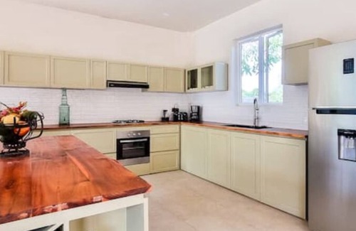 Kampot Villa | Exclusive 5-Bedroom Villa with Private Pool and Breakfast