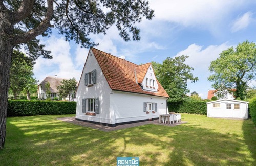Nieuwpoort-Bad House | Relaxing Villa De Mus with Enclosed Garden for 9 Guests