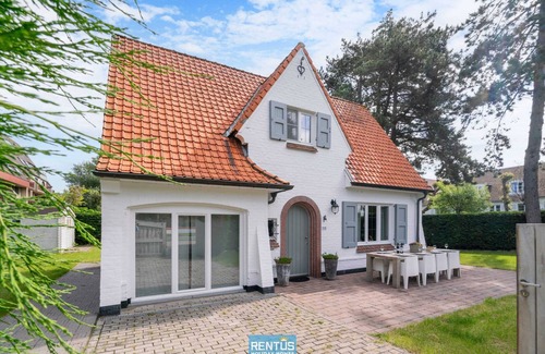 Nieuwpoort-Bad House | Relaxing Villa De Mus with Enclosed Garden for 9 Guests