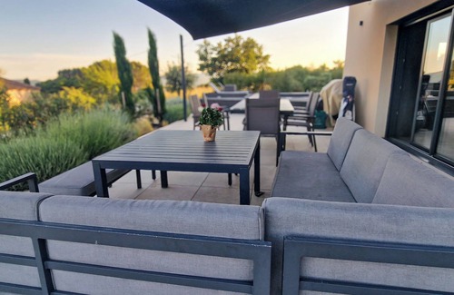 Reillanne Villa | Villa de Pierrefeu, lavender and old stones in the heart of the Luberon