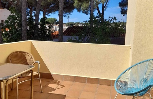 L'Escala Villa | Beachfront Villa de Rêve with Private Pool & Ocean Views