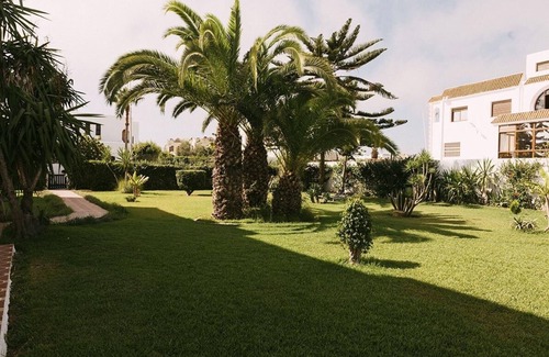 Martil Villa | Villa de Rêve: Ocean View Retreat with Hot Tub & Pets Welcome