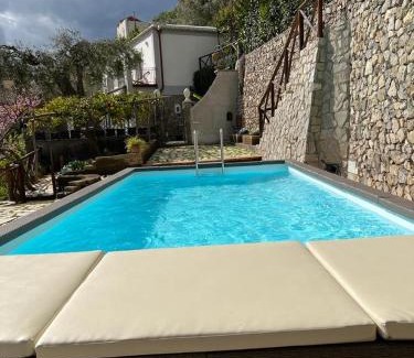 Laurito Villa | Villa De Rosa: Family-Friendly Retreat with Pool & Hot Tub