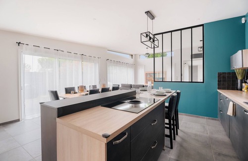 Bruz Villa | Elegant Villa 'De Standing' with Private Pool & Wi-Fi