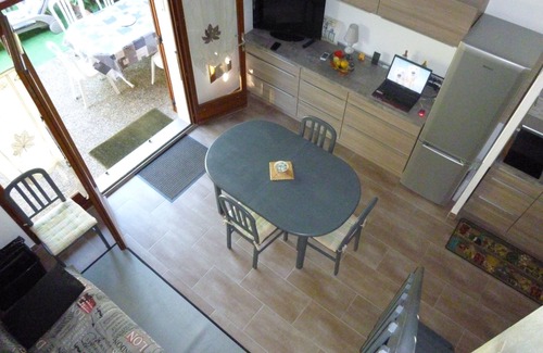 Vias Villa | Cozy Villa de Vacances with Terrace, Parking & Spa Amenities