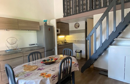 Vias Villa | Cozy Villa de Vacances with Terrace, Parking & Spa Amenities