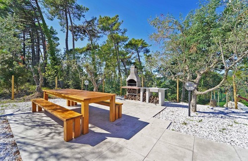 Sarzana Villa | Villa Dea: Family-Friendly Escape with Pool & Ocean Views