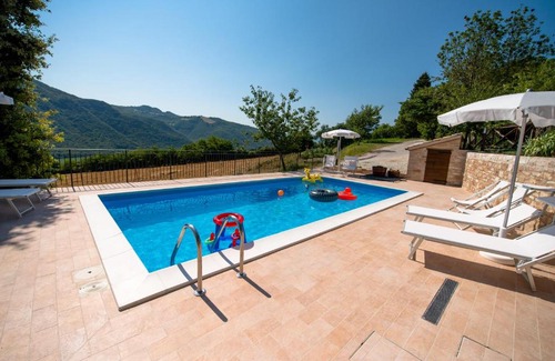 Cagli Apartment | Beautiful Villa degli Orti: Oceanfront Retreat with Pool