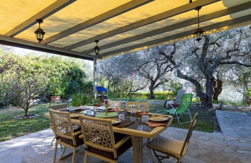 Artallo House | Villa degli Ulivi by Interhome