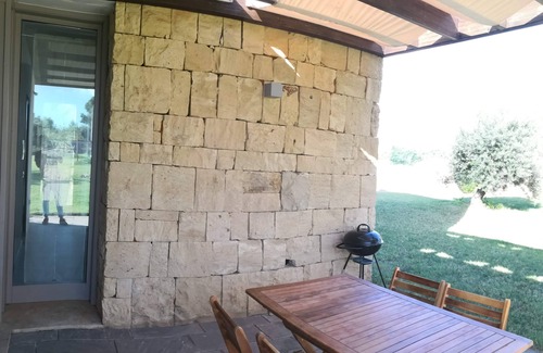 Masainas House | Villa Dei Carrubi: Family-Friendly Retreat with Kitchen & Pets