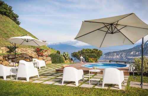Sant'Agata sui Due Golfi Villa | Villa Dei Golfi: Relaxing Oasis with Oceanfront Views