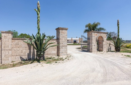 Sogliano Cavour Villa | Relax at Villa Dei Re: Pool, Spa & Jacuzzi Awaits You