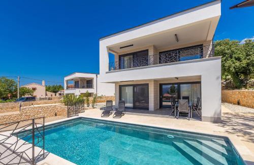 Milohnici Villa | Explore Villa DEI TRAMONTI with Private Pool Retreat