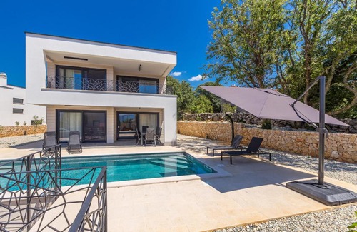 Milohnici Villa | Explore Villa DEI TRAMONTI with Private Pool Retreat