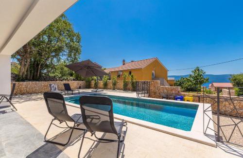 Milohnici Villa | Explore Villa DEI TRAMONTI with Private Pool Retreat