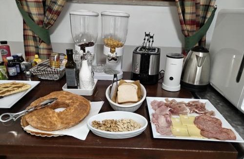 Bevagna House | Villa del Colle: Family-Friendly Retreat with Hot Tub & Breakfast