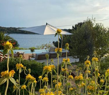 Cove Murtar Apartment | Villa del Mar: Beachfront Bliss with 9.9/10 Guest Rating