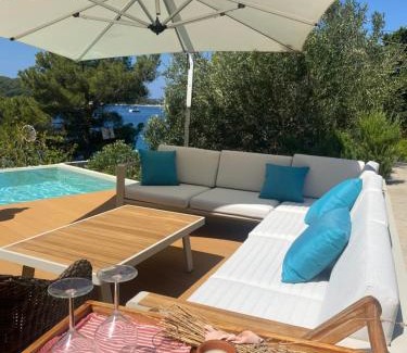 Cove Murtar Apartment | Villa del Mar: Beachfront Bliss with 9.9/10 Guest Rating
