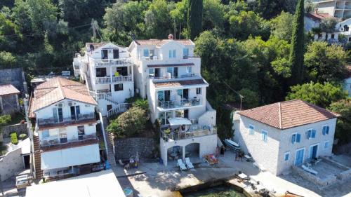 Rose House | Villa del Mare: Oceanfront Escape with Perfect Reviews